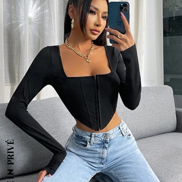 NWOT SHEIN SHEIN Privé Hook And Eye Asymmetrical Hem Crop Tee black small - Picture 6 of 11